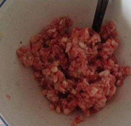 炸牛肉丸子步骤1