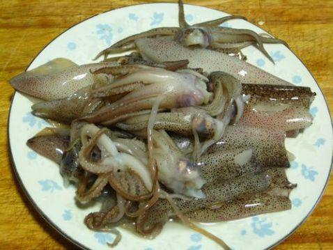 辣椒炒笔管鱼步骤1
