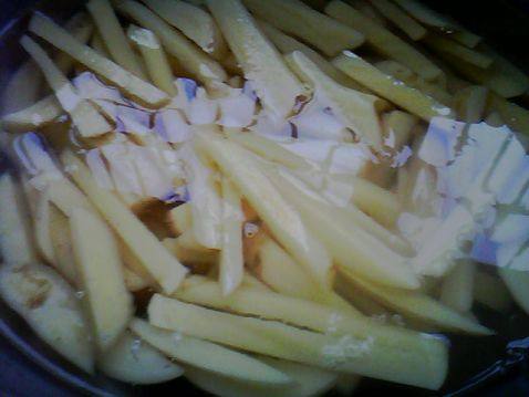 风味土豆烧豆角步骤1