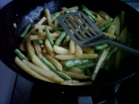 风味土豆烧豆角步骤5
