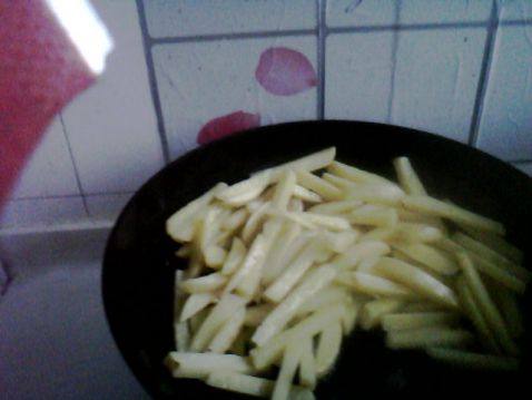 风味土豆烧豆角步骤4
