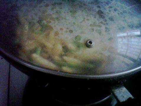 风味土豆烧豆角步骤7