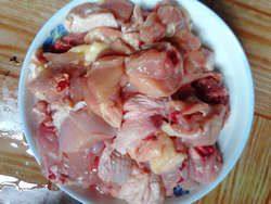 土豆焖鸡腿步骤2