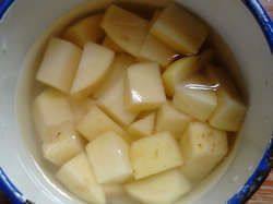 土豆焖鸡腿步骤3