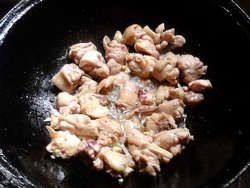 土豆焖鸡腿步骤5