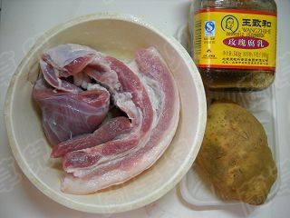 粉蒸玫瑰腐乳肉步骤1