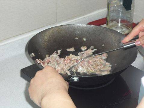 土豆片炒肉步骤3