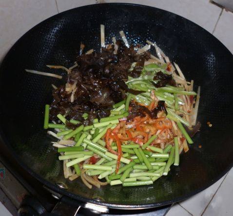 新版鱼香肉丝步骤12