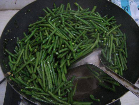 长豆角炒鸡蛋步骤8