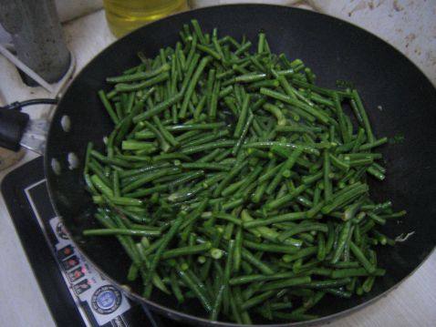 长豆角炒鸡蛋步骤6