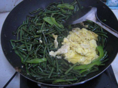 长豆角炒鸡蛋步骤11