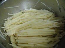 杭椒土豆丝步骤2