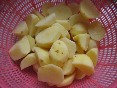土豆炒茄子步骤1