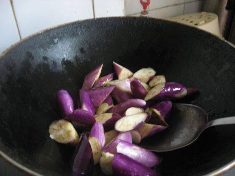 土豆炒茄子步骤3