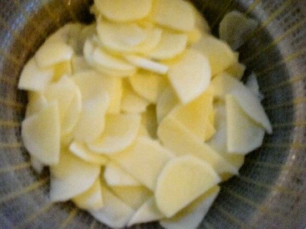 （原创首发）土豆炒肉步骤2