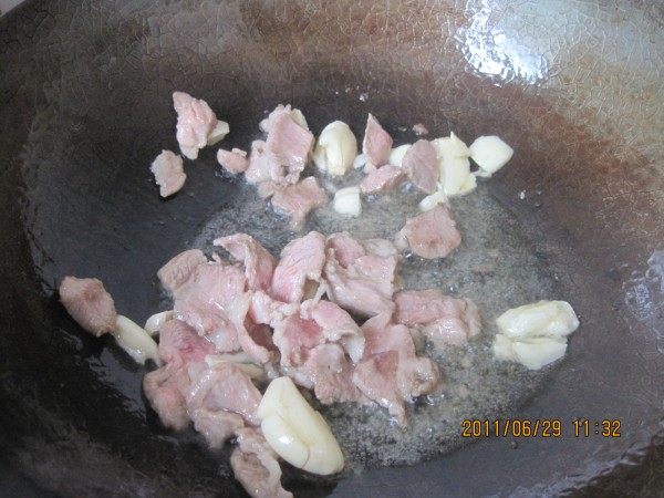 家常土豆炖胡萝卜步骤3