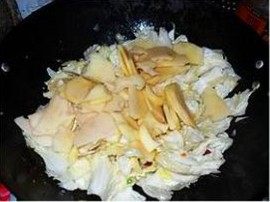 白菜炖冻豆腐步骤5