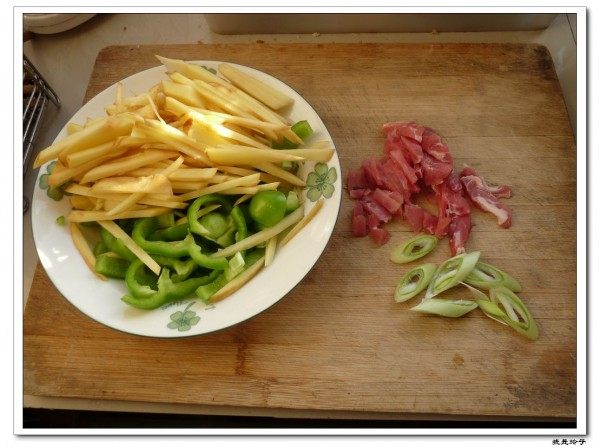 黄瓜土豆条步骤1