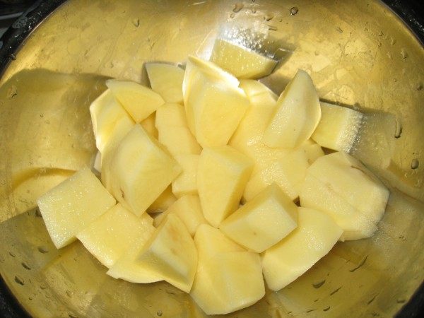 土豆排骨汤步骤1