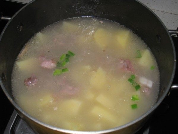 土豆排骨汤步骤4