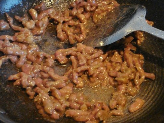 酸菜炒牛肉步骤2