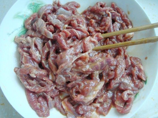 酸菜炒牛肉步骤1