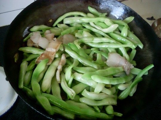 五花肉炖架豆步骤4