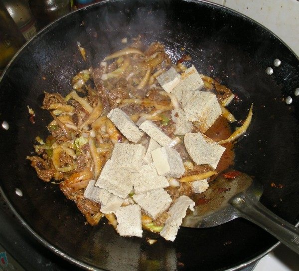 牛肉冻豆腐炖粉条步骤7