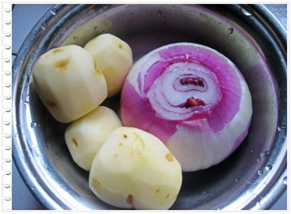 土豆炒洋葱步骤1
