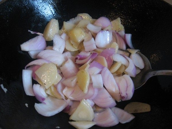 土豆炒洋葱步骤4