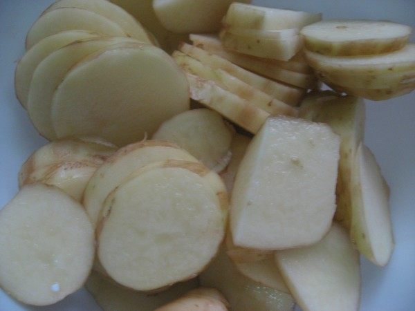 酸菜土豆汤步骤1