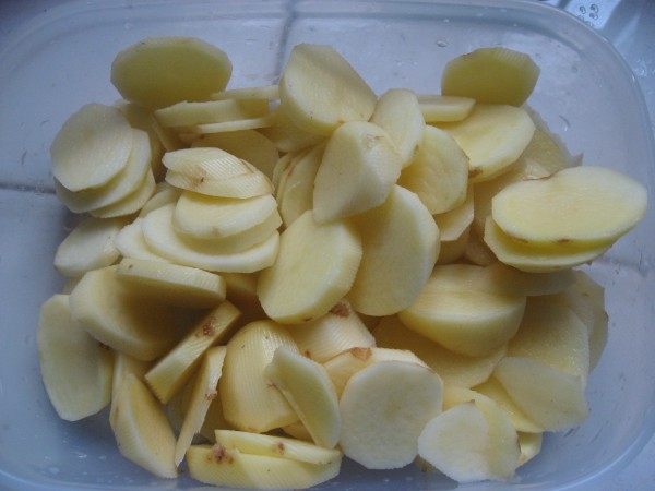 圣女果土豆步骤1
