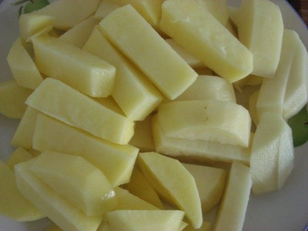 牛莴骨炖土豆步骤2
