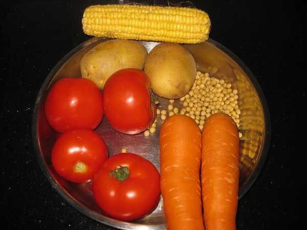 红萝卜薯仔蕃茄汤步骤1