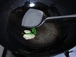 青椒土豆炒肉片步骤3