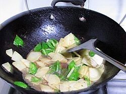 青椒土豆炒肉片步骤7