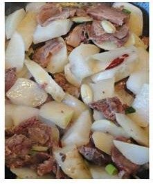 羊肉烧白萝卜步骤6