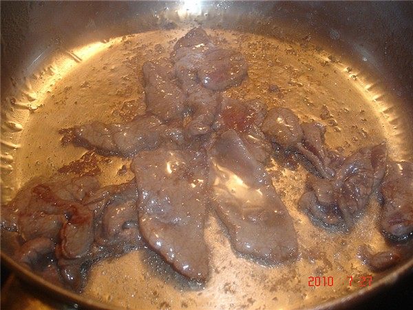 牛肉炒菜心步骤1