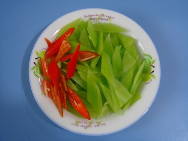 泡椒莴笋炒牛肉步骤2