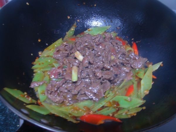 泡椒莴笋炒牛肉步骤9