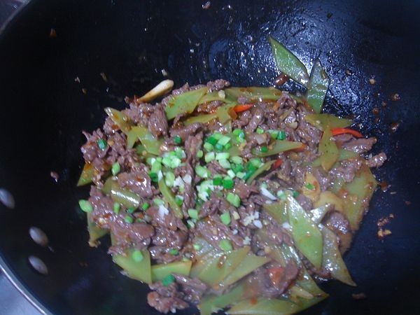 泡椒莴笋炒牛肉步骤10
