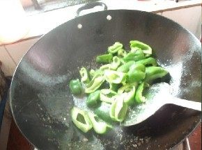 青椒牛肉步骤5