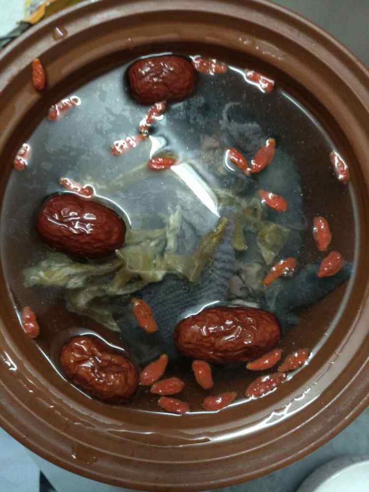 乌鸡鱼胶汤步骤5
