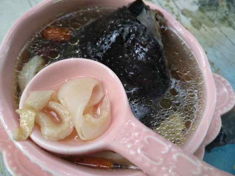 乌鸡鱼胶汤步骤6