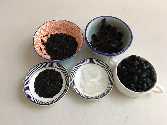 四黑粥步骤1