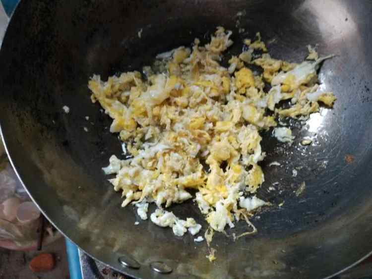 韭菜鸡蛋馅饼步骤4