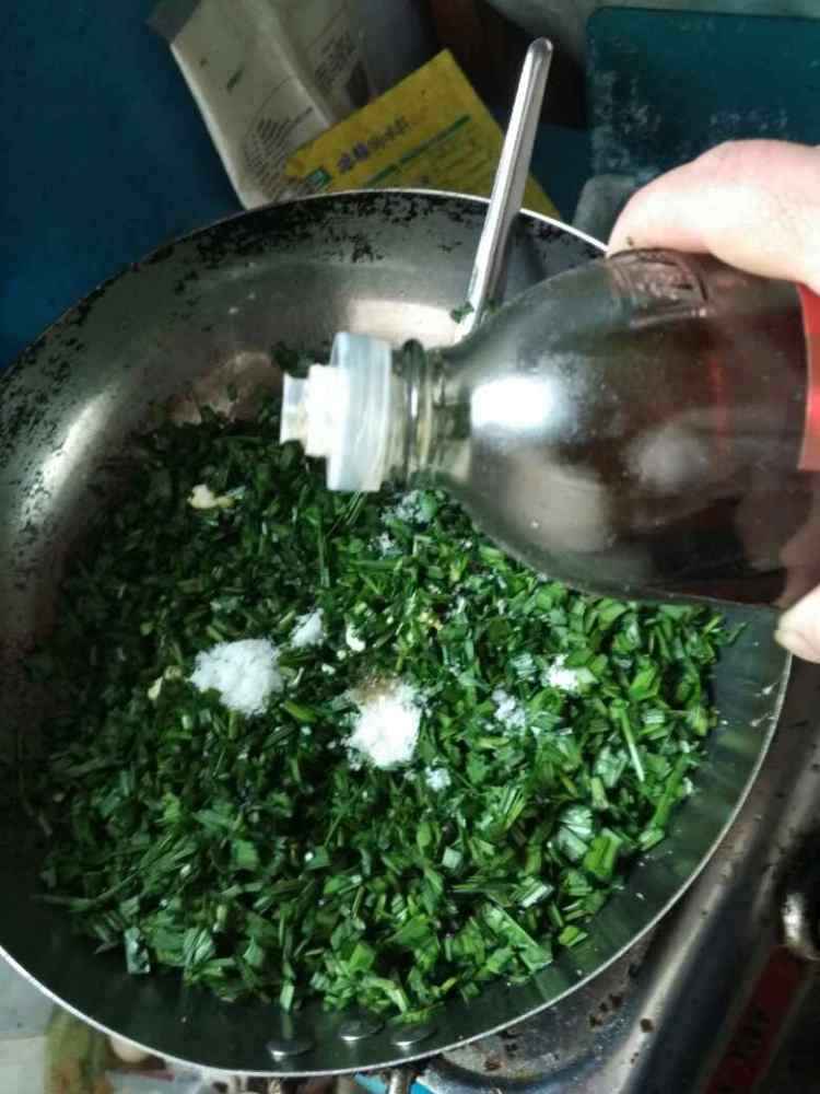 韭菜鸡蛋馅饼步骤8