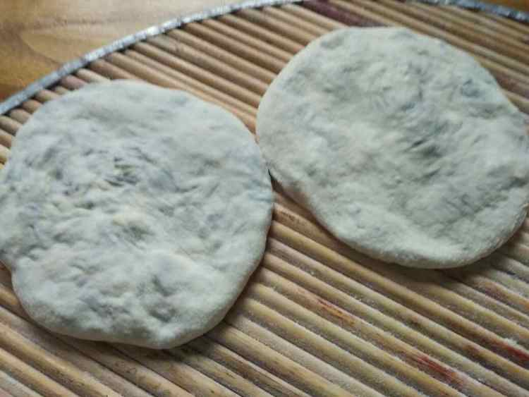韭菜鸡蛋馅饼步骤13