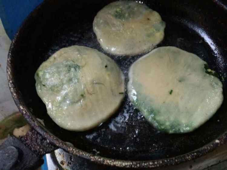 韭菜鸡蛋馅饼步骤16