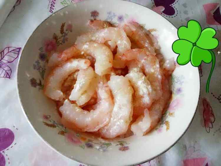 清炒腰果虾仁步骤1